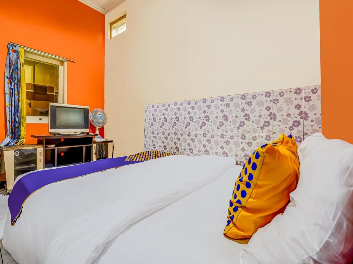 Spot On 91186 Losmen Yanti Hotel Bandung Kültér fotó