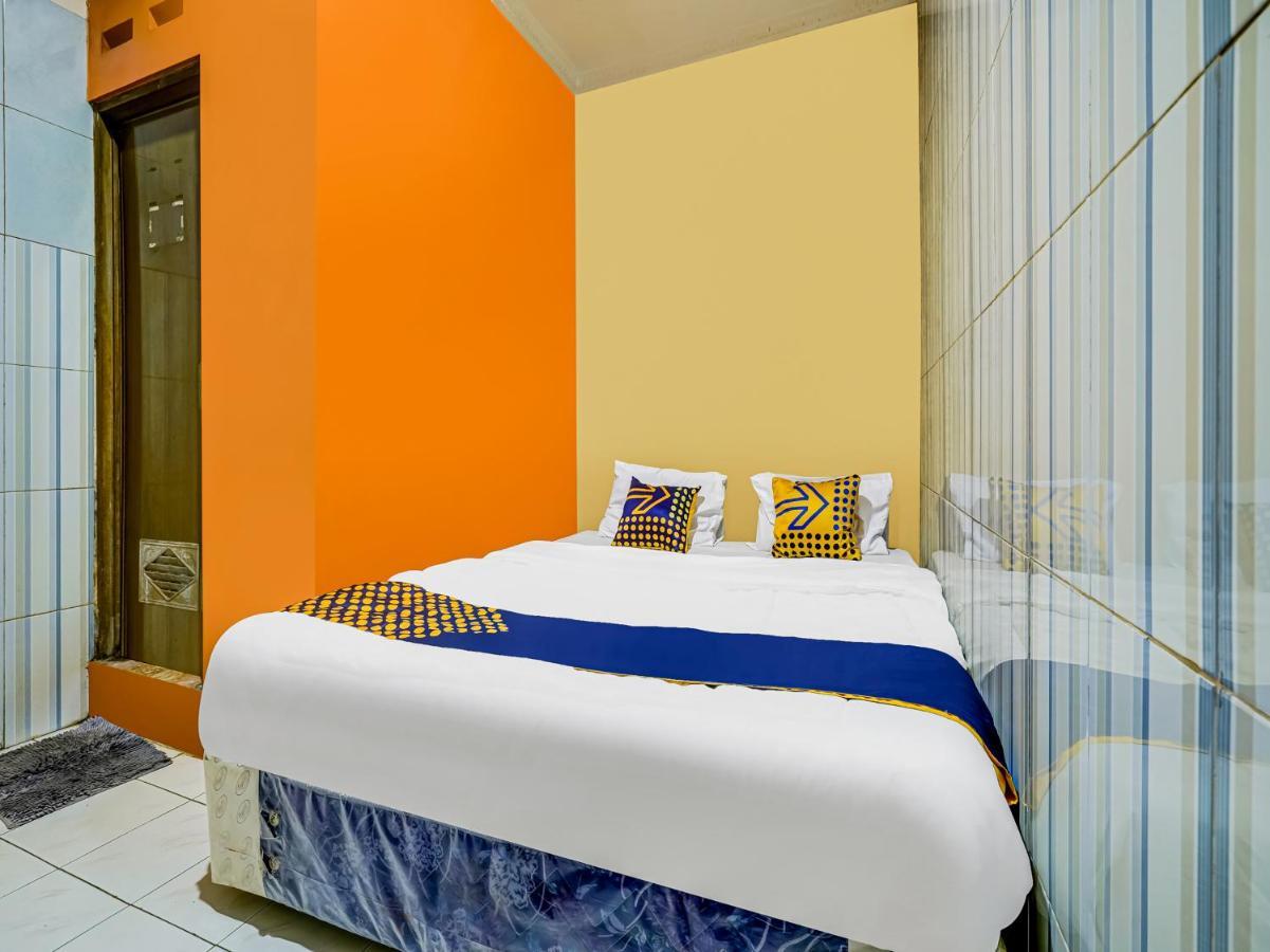 Spot On 91186 Losmen Yanti Hotel Bandung Kültér fotó